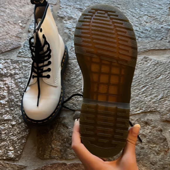 White dock martins - Picture 5 of 5